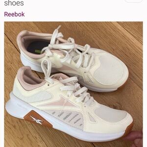 Reebok Comfort Footbed Sneakers NWOT Women’s Size 9